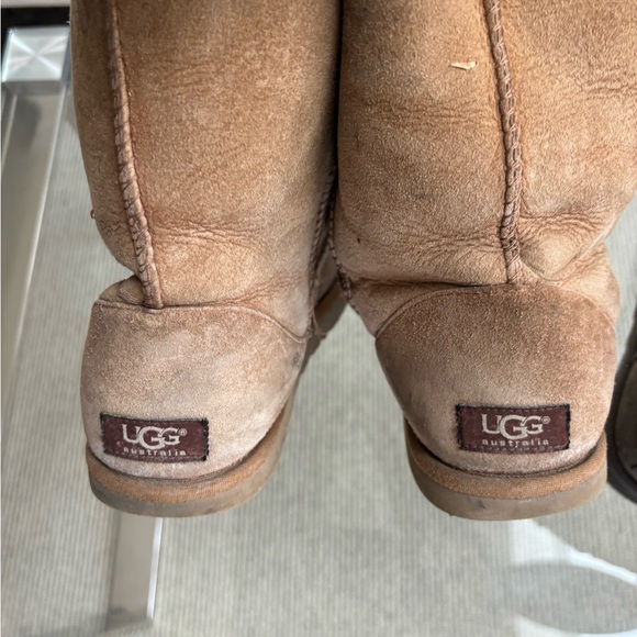 ***SOLD** Ugg Bailey button and Tan Uggs - Picture 4 of 8